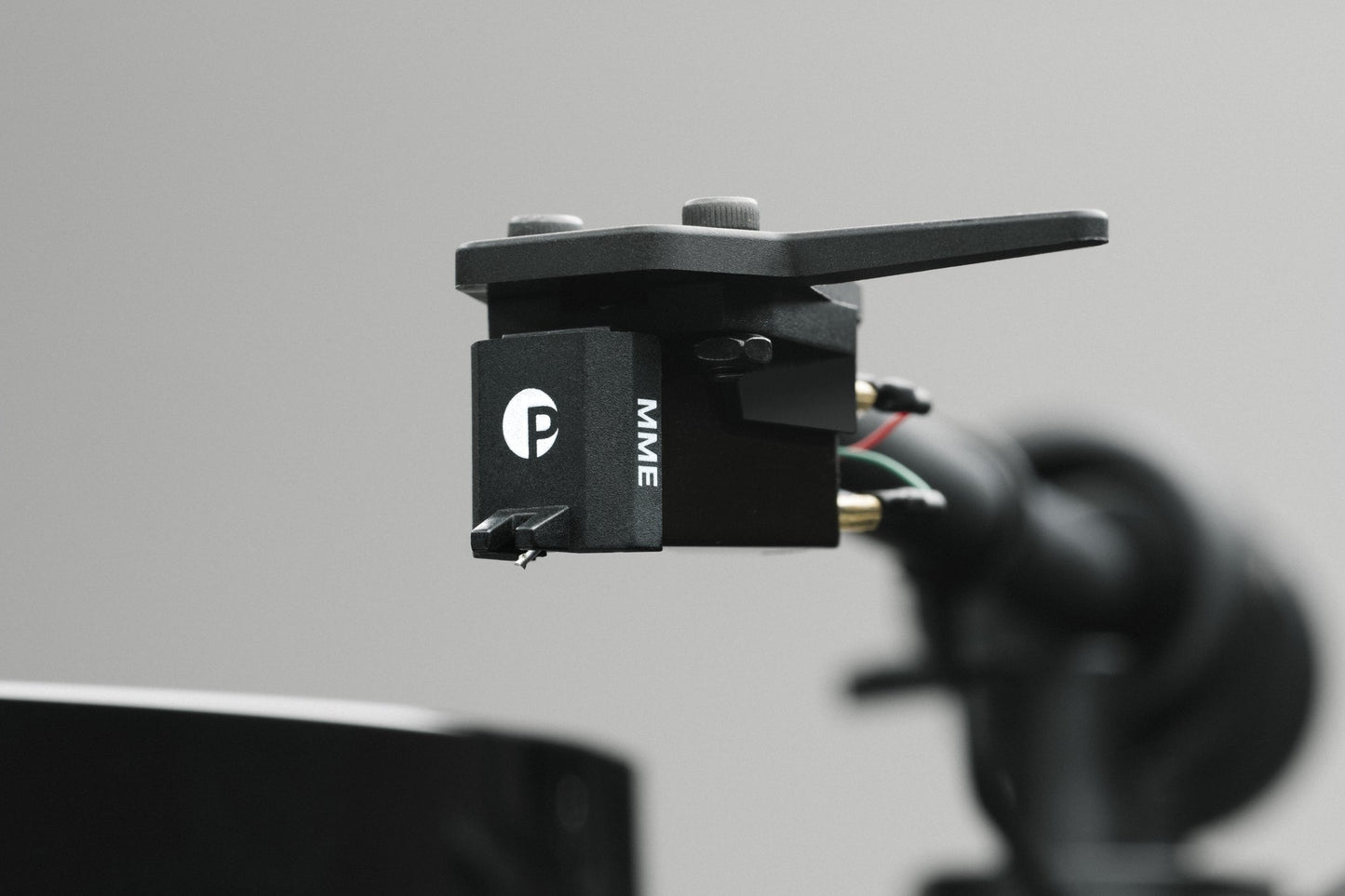 Pro-Ject E1 BT Turntable with Pick It MM E Cartridge