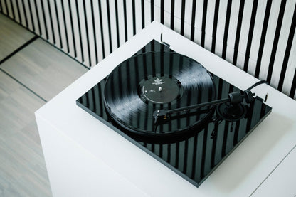 Pro-Ject E1 BT Turntable with Pick It MM E Cartridge