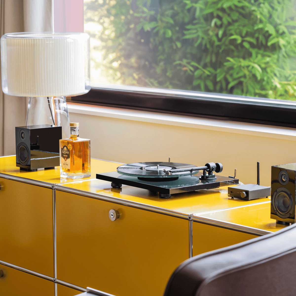 Pro-Ject T1 EVO Phono Turntable with Ortofon OM 10 Cartridge